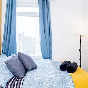 Guest house Shirley House 3: City-center Self-catering With Smart Check-in